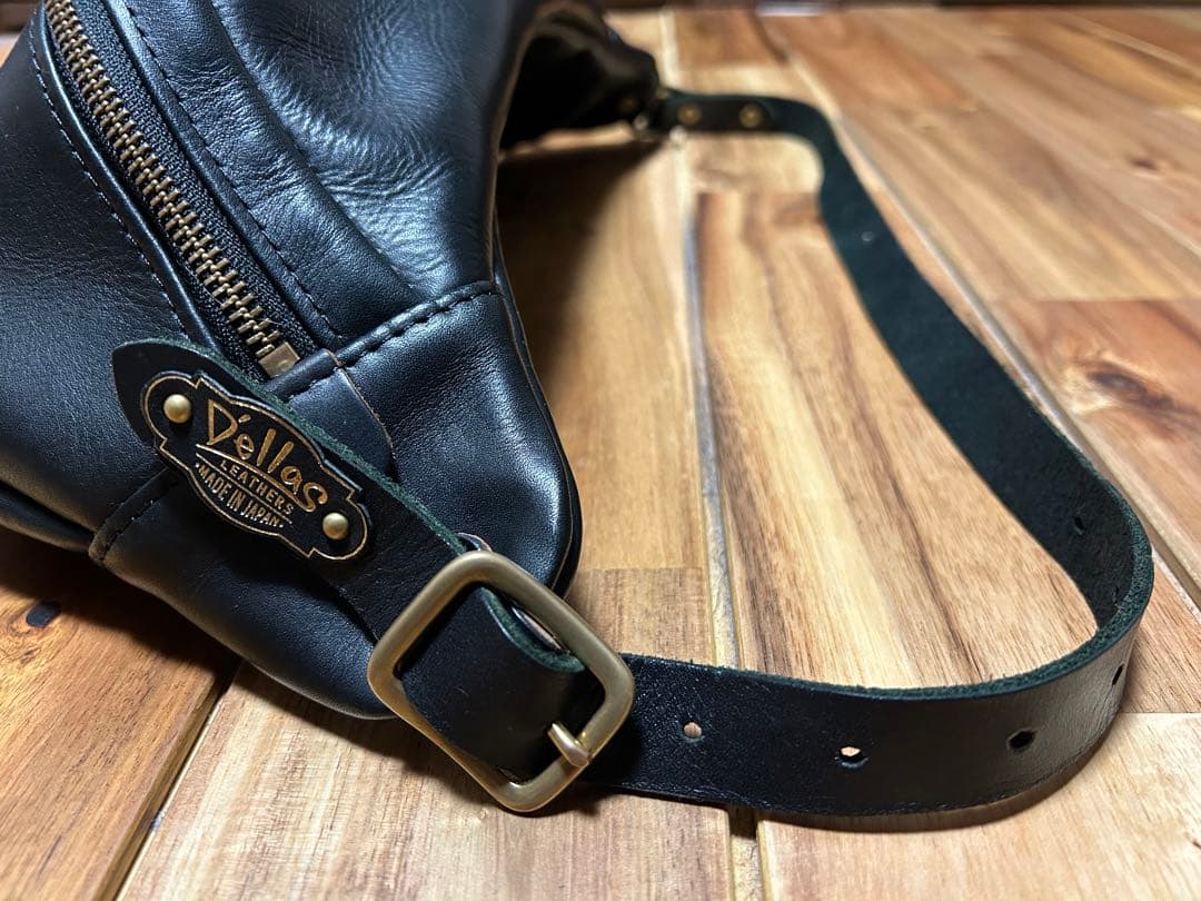 モーターロック　レザーショルダーバッグ