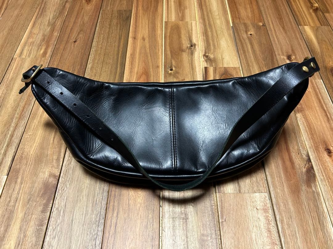 モーターロック　レザーショルダーバッグ