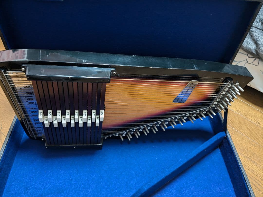 オートハープ　東海楽器(クロマハープ）綺麗な中古品　音出し確認のみ