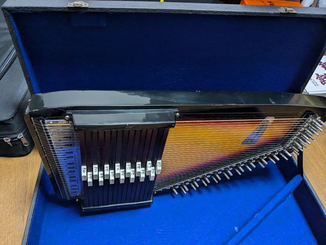 オートハープ　東海楽器(クロマハープ）綺麗な中古品　音出し確認のみ