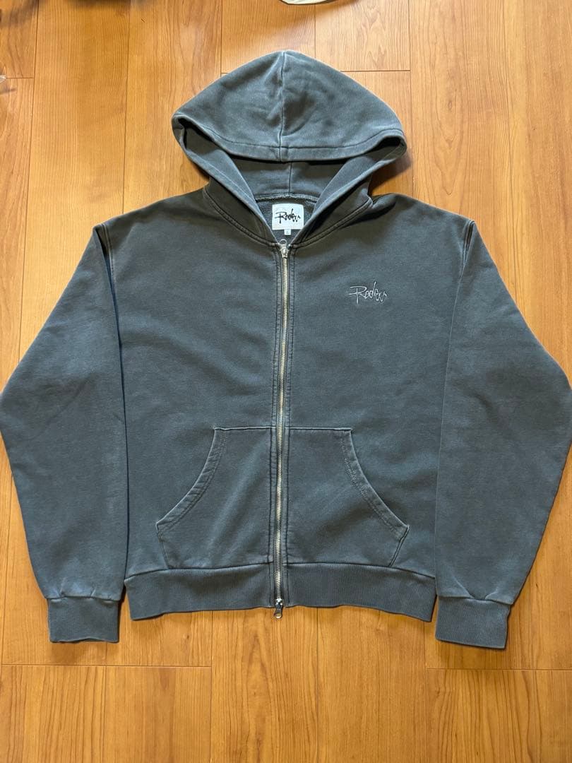 らっだぁのおみせ ロゴジップフーディ 15周年記念缶バッチ 付 1月26日まで！