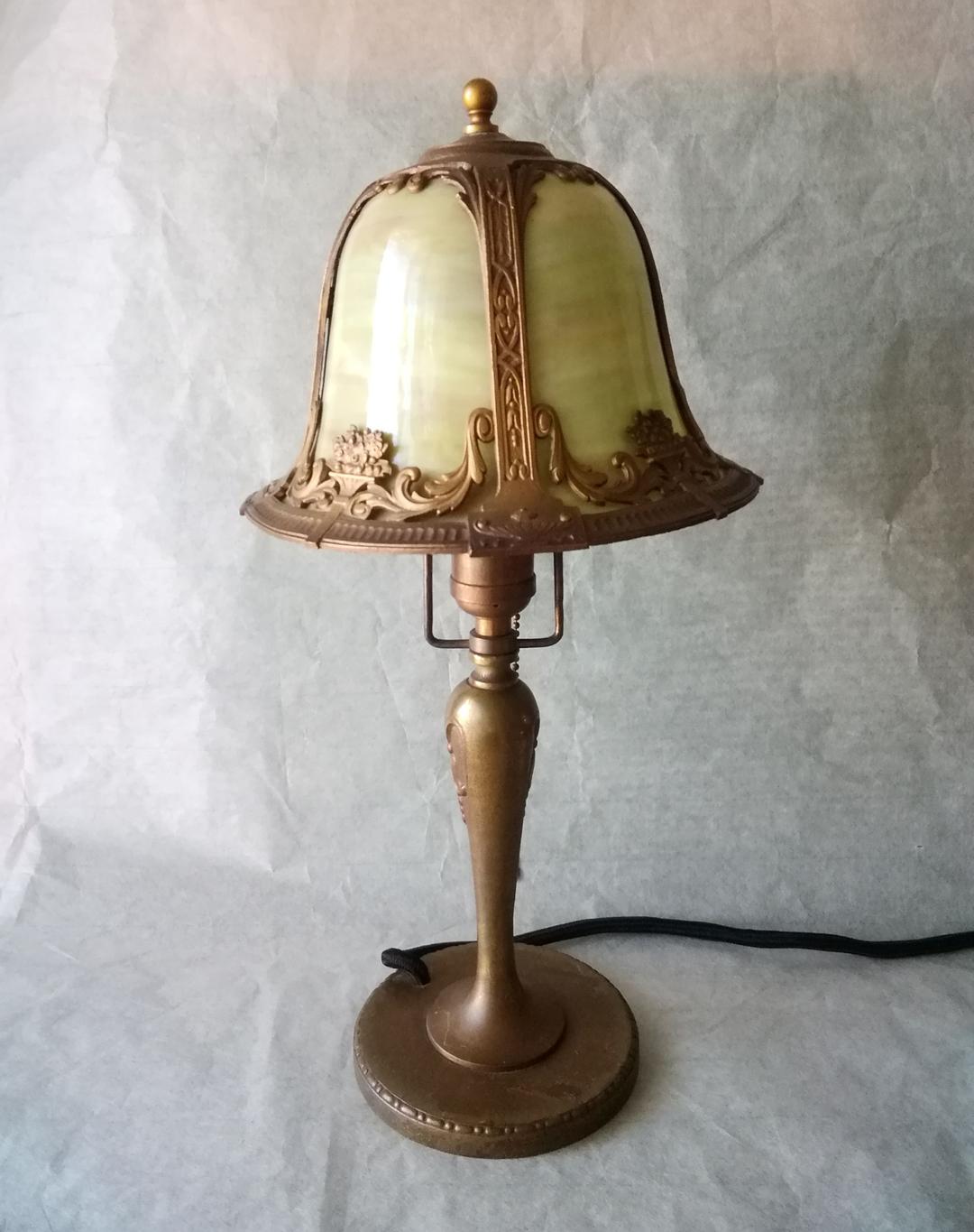 逸品　アメリカンアールヌーヴォーランプ　グリーンスラグガラス　ビクトリア