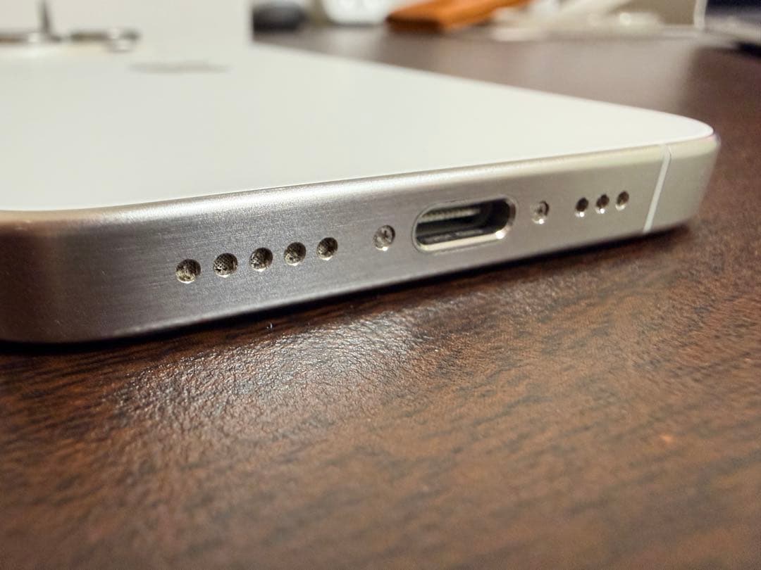 iPhone 15 Pro ホワイトチタニウム 256GB