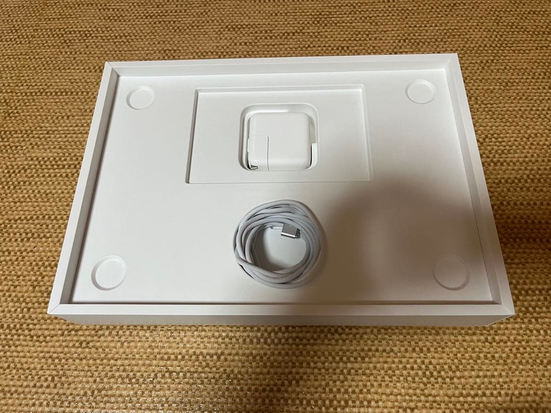 M2チップ搭載 Mac book Air 13インチ シルバー ケース付き