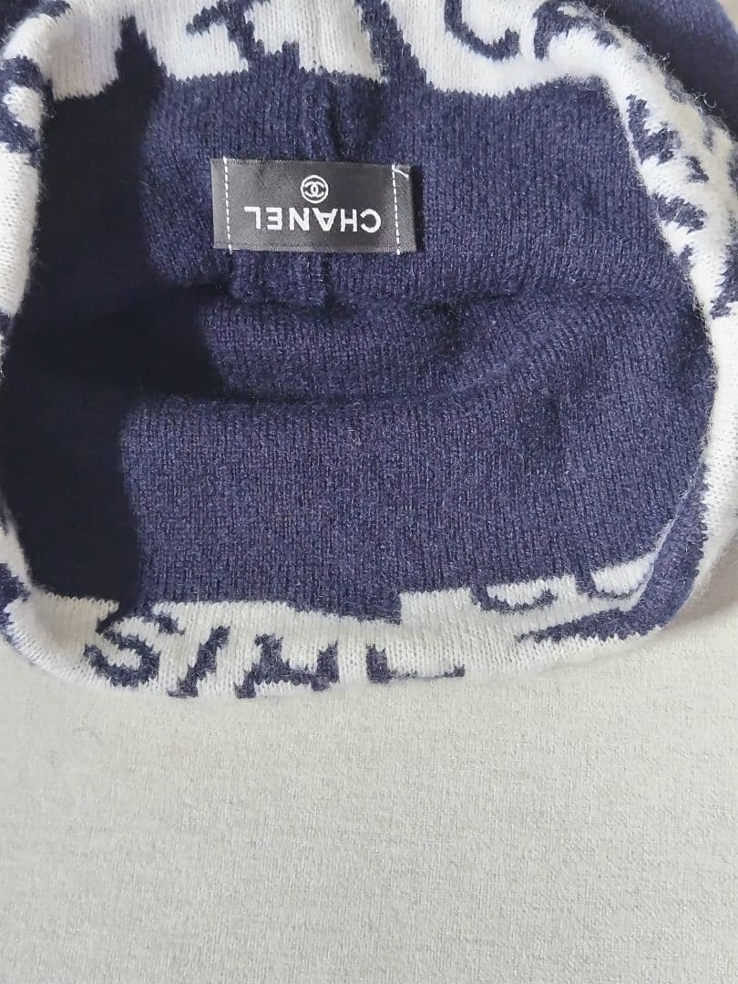 週末値下げ☆CHANEL ニット帽 ロゴ入り ネイビー