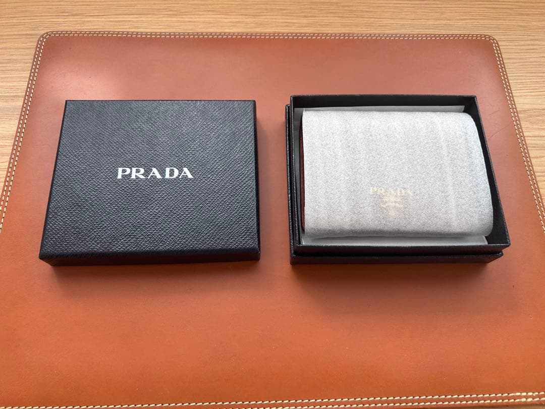 ✨PRADA 二つ折り財布（キャメル×内側オレンジ）✨