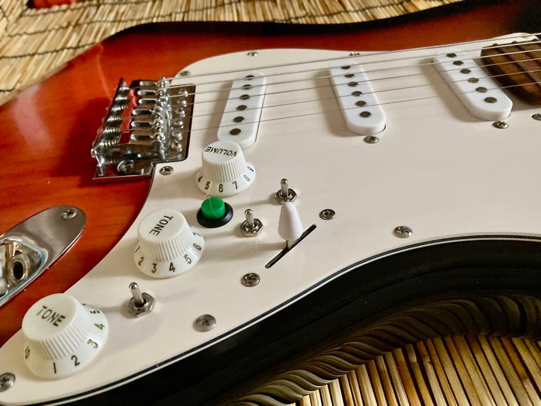 ☆ Carlosmonte　☆ 美品　新機能を追加改造したMavis ST