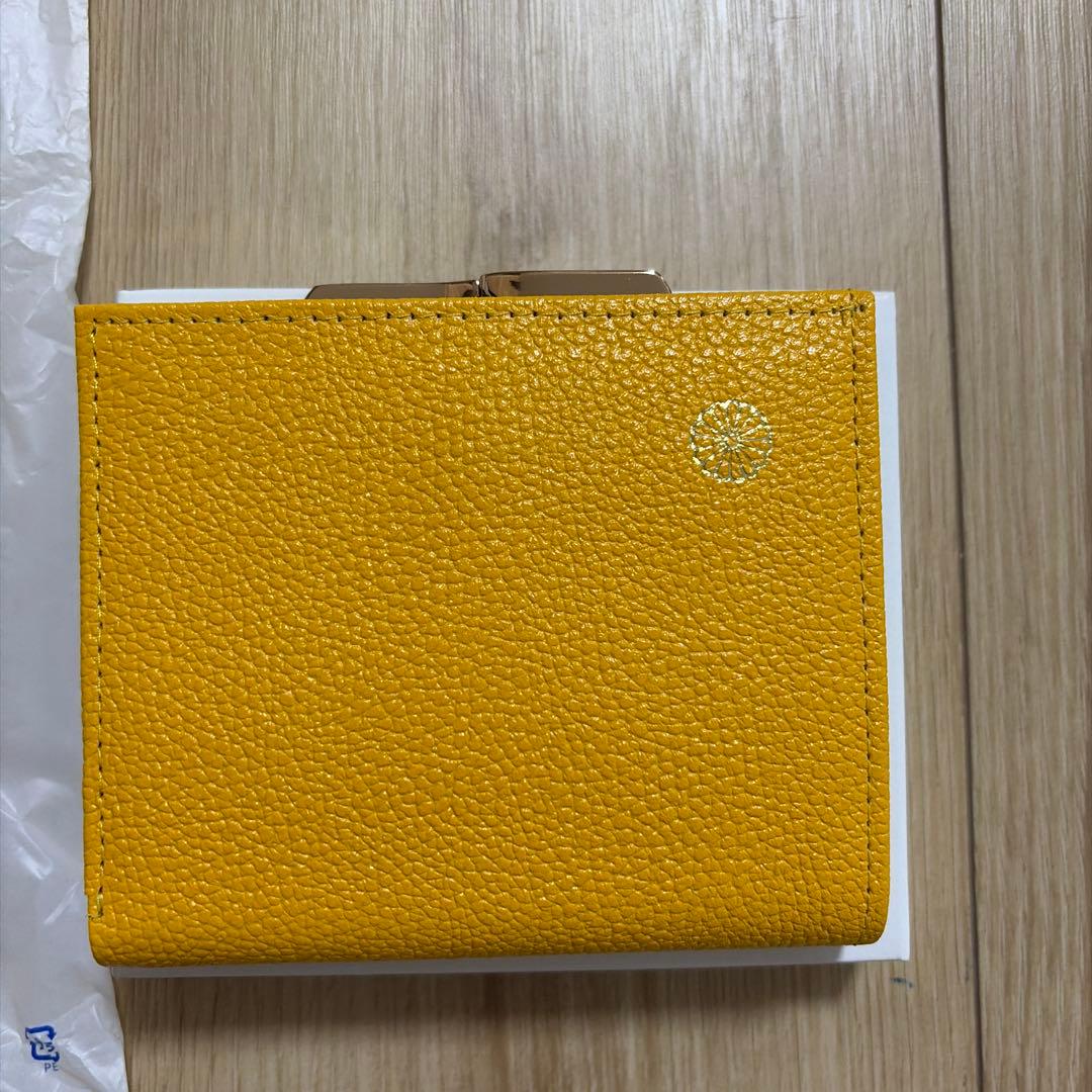 【皇居限定】二つ折り財布/イエロー/菊の御紋/高級牛革/未使用