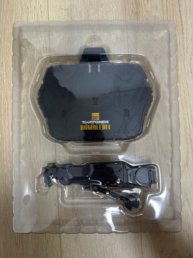 threezero DLX BUMBLEBEE フィギュア