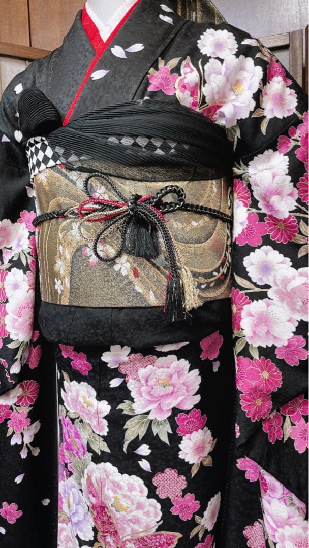 振袖フルセット振袖　花蝶文　黒地　金彩フルセット