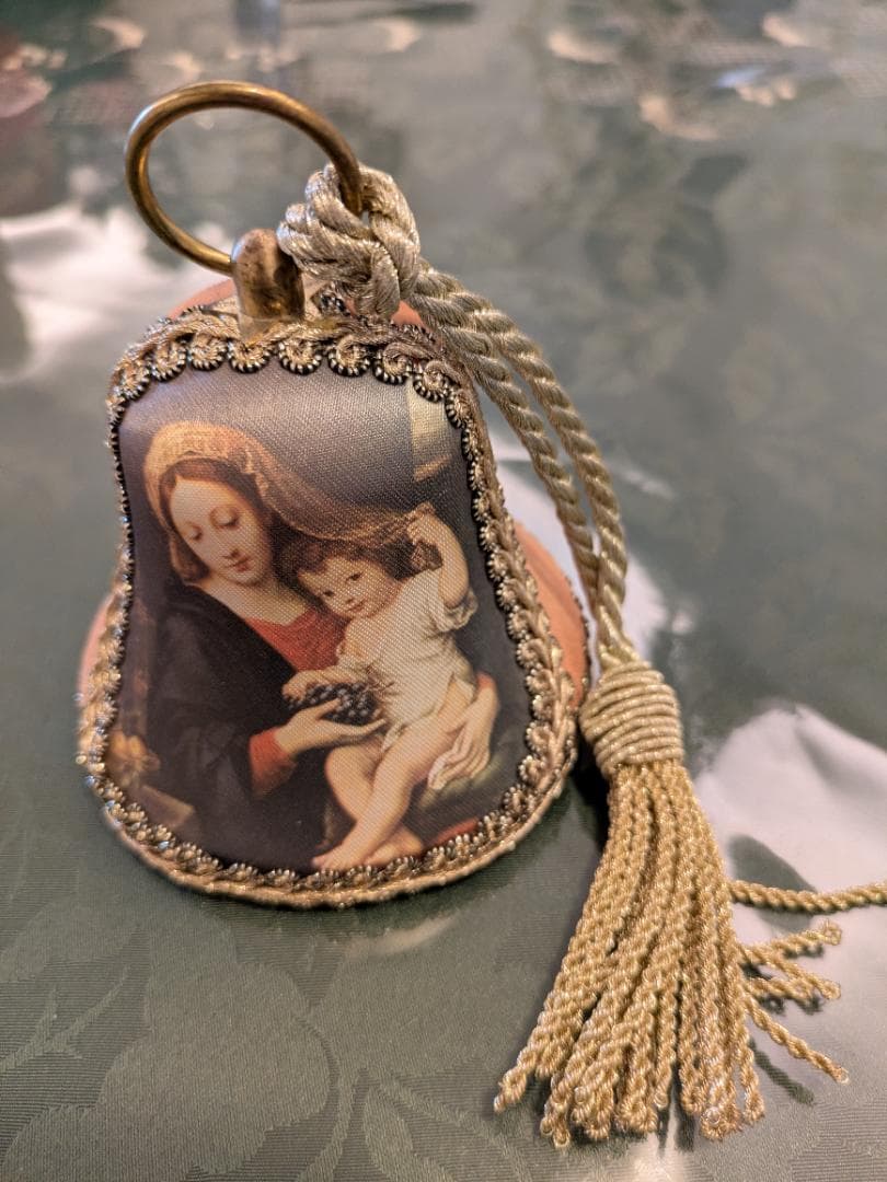 聖母子の絵柄のベル型装飾品 1995年製