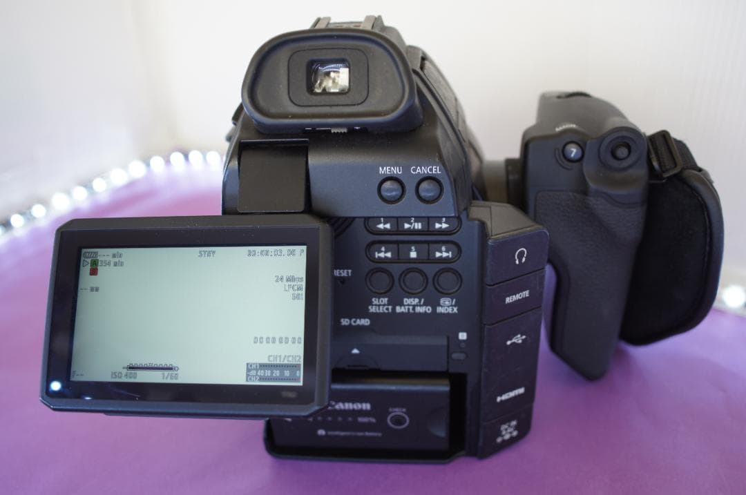 Canon EOS C100（EFマウント）バッテリー BP-955 3本付属