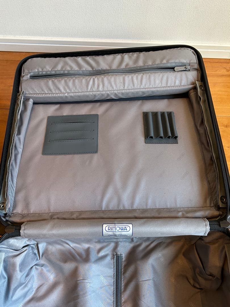 リモワ サルサ ビジネス トローリー 23L 機内持ち込み可