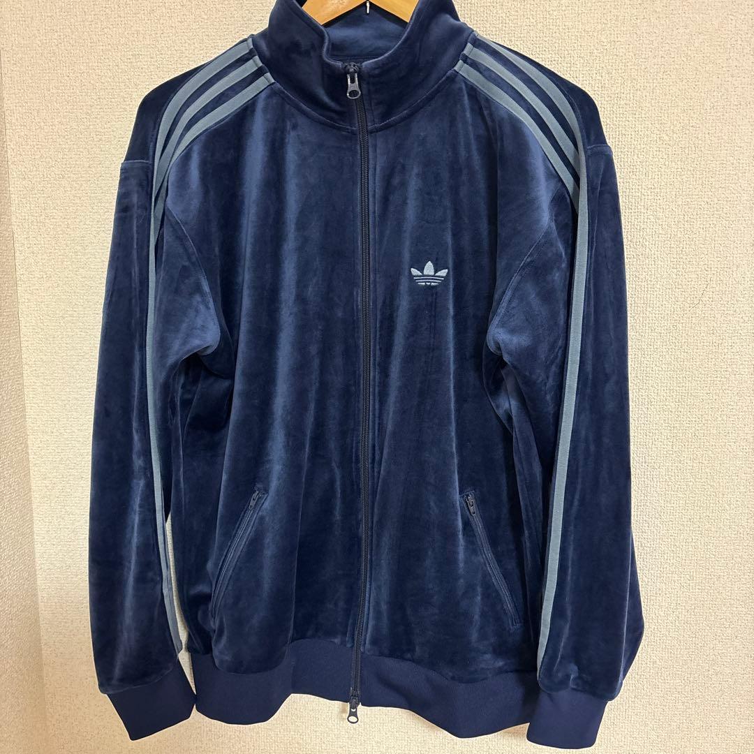 adidas ベロア トラックジャケット ネイビー