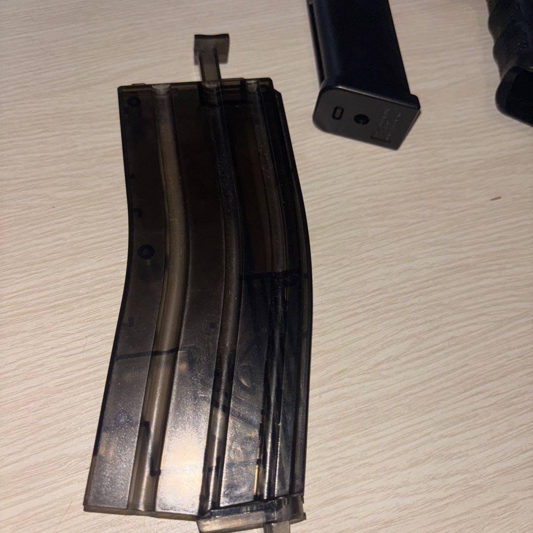 グロック18Cガスブローバック BB弾ボトル付。（BB弾） BB弾ローダー付。