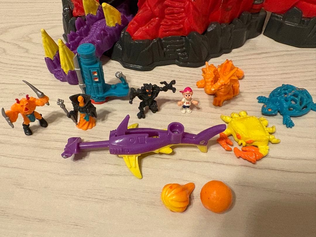 マイティマックス　地獄要塞スカルマウンテン　フィギュアセット