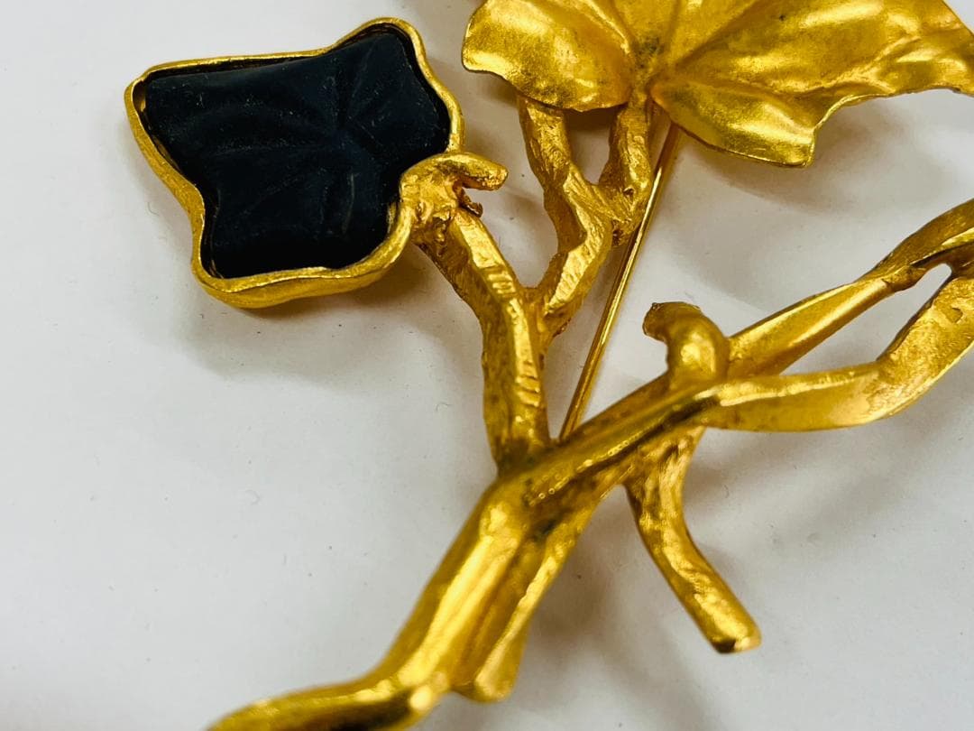 ◇Antigona Paris ブローチ ビンテージ ゴールドカラー