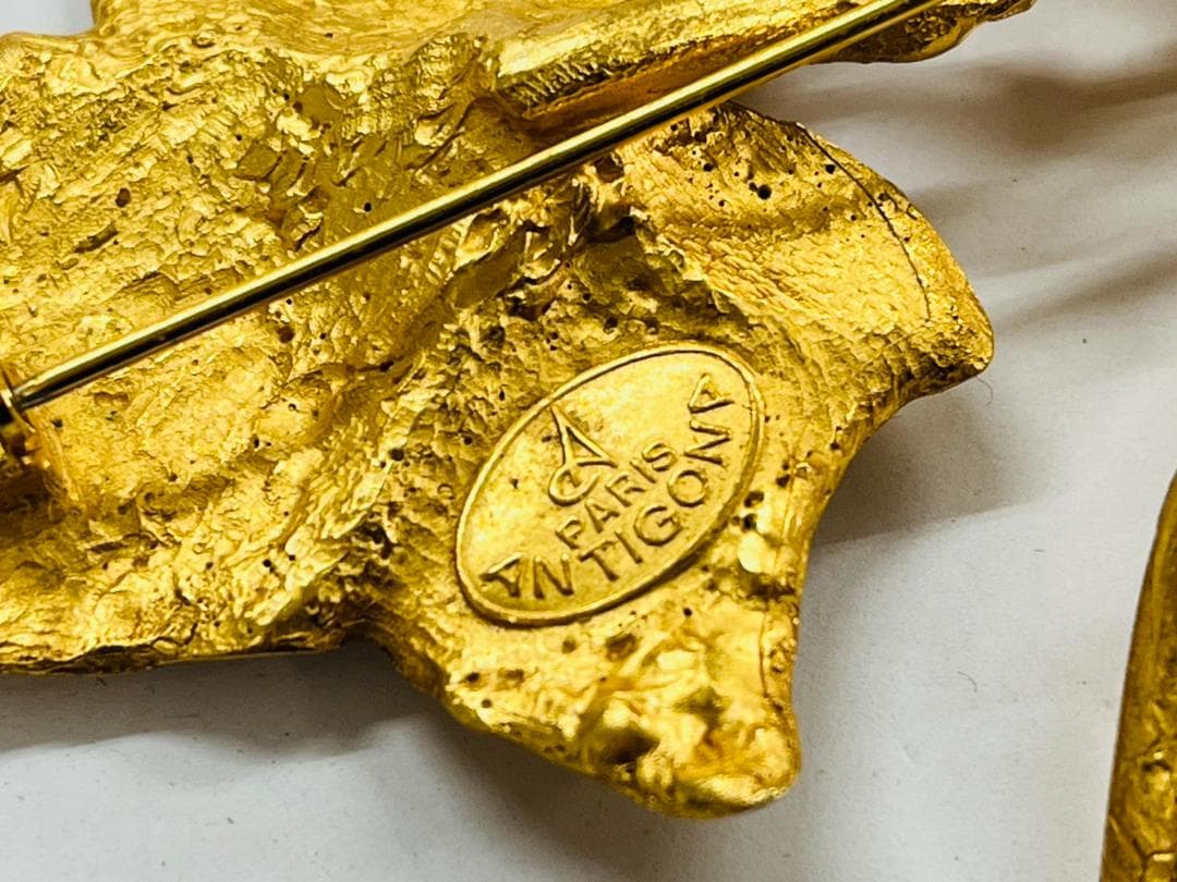 ◇Antigona Paris ブローチ ビンテージ ゴールドカラー