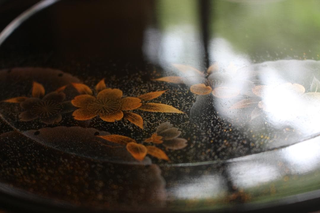 時代逸品！時代黒漆に極上研ぎ出し雪月花蒔絵の映える丸盆（検輪島塗お膳お盆菓子盆