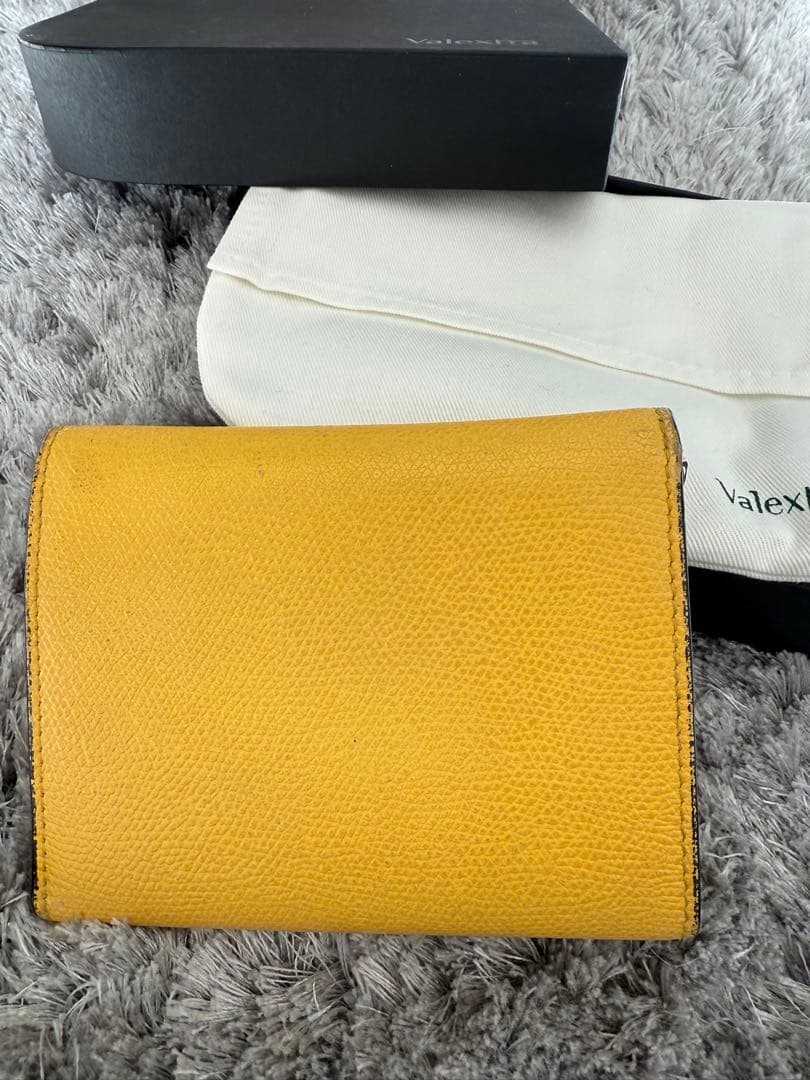 美品 ヴァレクストラ イジィデ レザー コンパクトウォレット イエロー