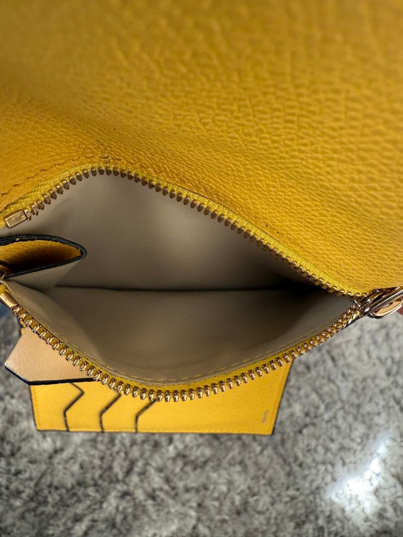 美品 ヴァレクストラ イジィデ レザー コンパクトウォレット イエロー