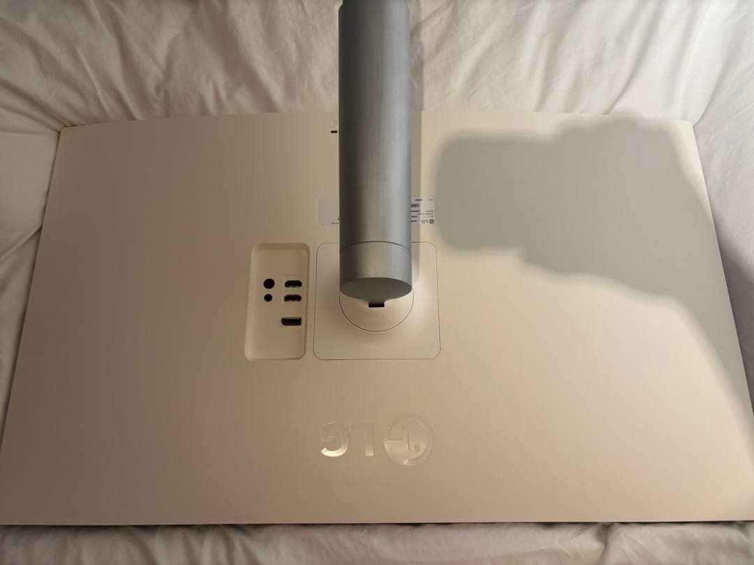 LG 31.5インチ 4K UHD 2160pディスプレイ 非光沢