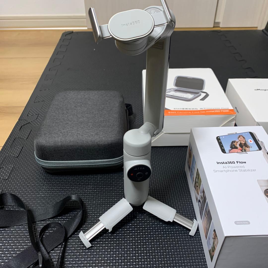 Insta360 Flow スマートフォンスタビライザー　撮影ライト、ケース付属