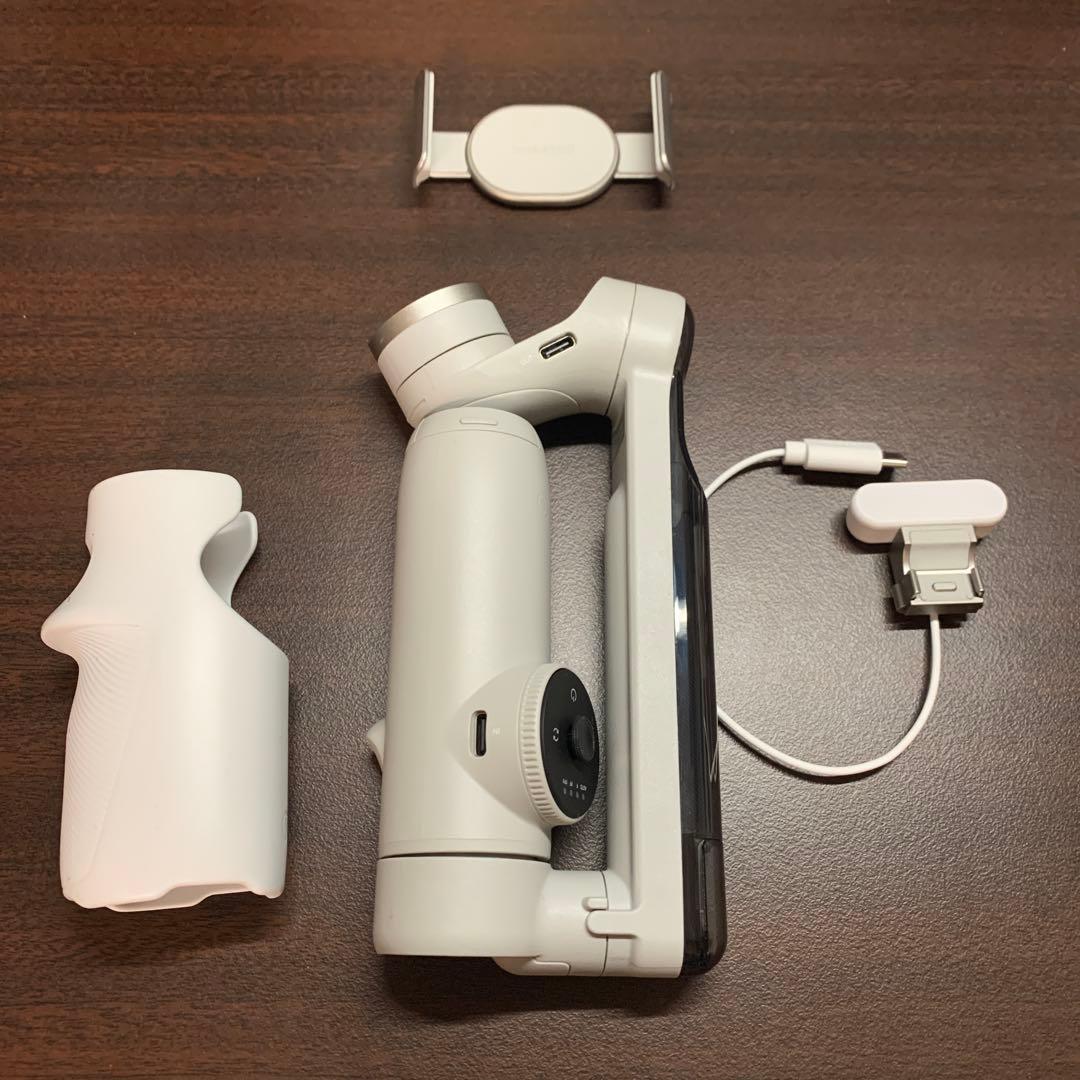 Insta360 Flow スマートフォンスタビライザー　撮影ライト、ケース付属