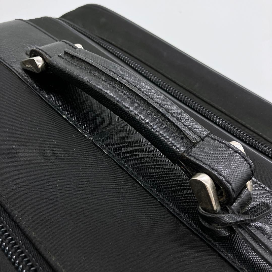 【PRADA】キャリーケース　スーツケース　三角ロゴプレート　ナイロン　黒色