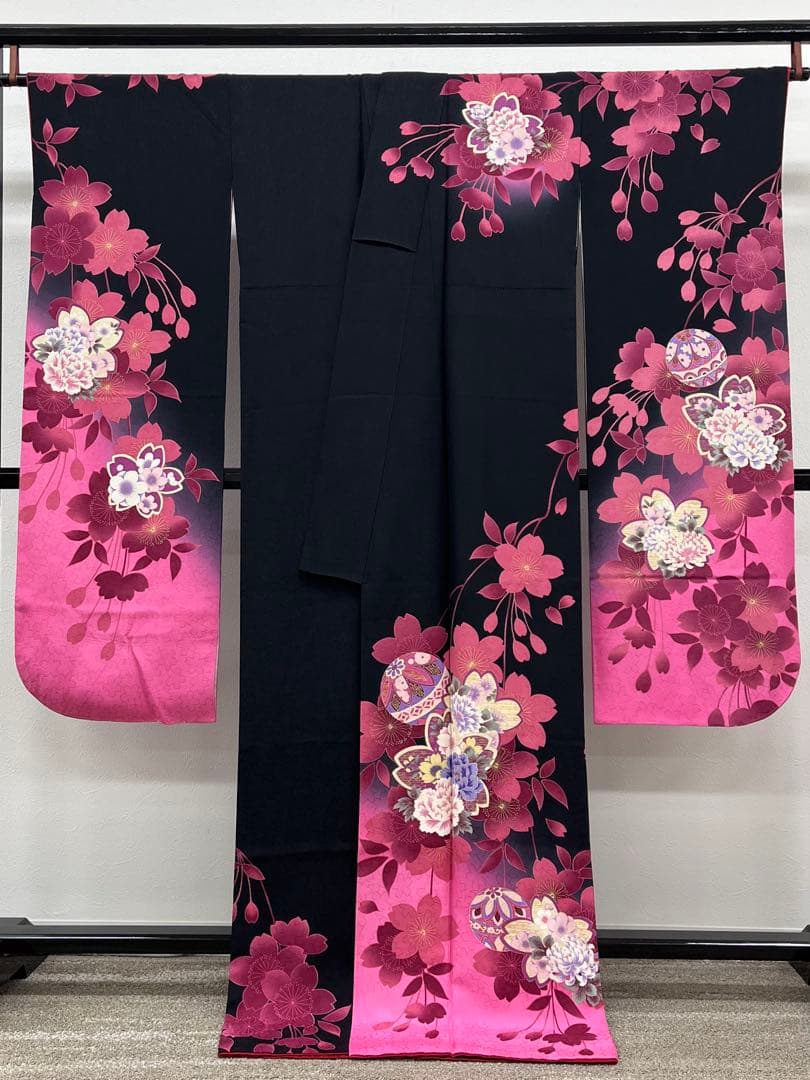 振袖 金彩 紋意匠 桜 牡丹 正絹 黒色 S155