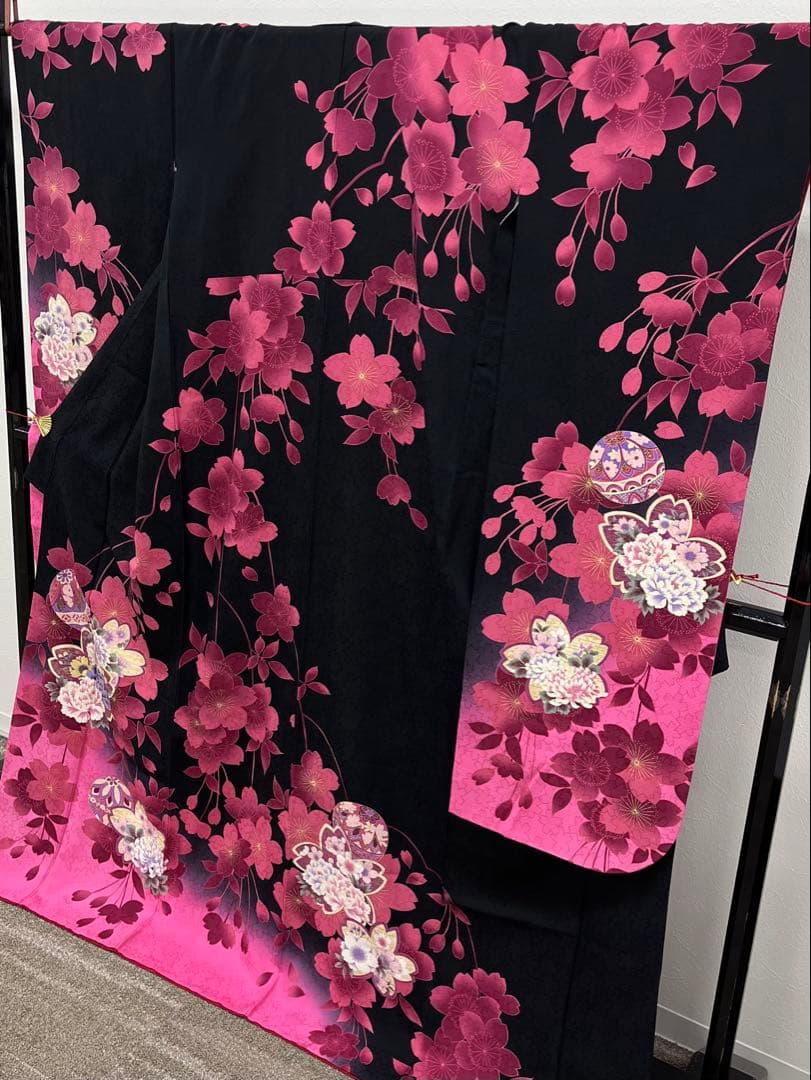 振袖 金彩 紋意匠 桜 牡丹 正絹 黒色 S155