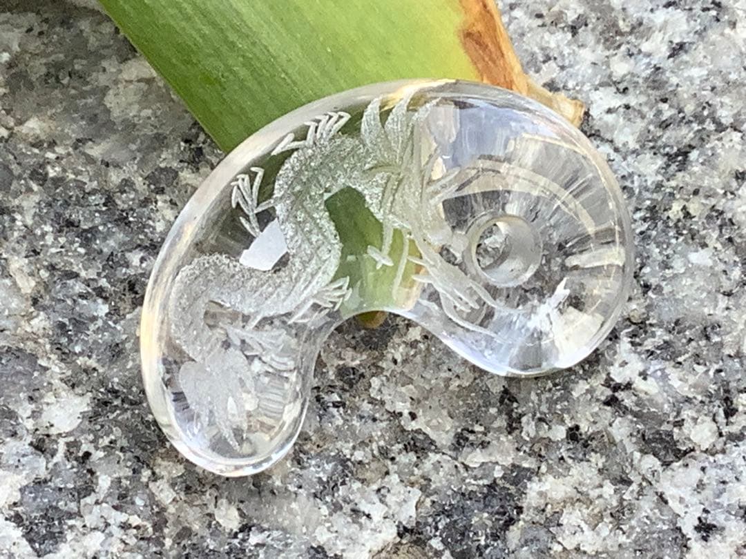 ✳　【 彫り師*秀峯作雲龍彫り ]乙女水晶勾玉　限定数量*極上縁起勾玉 本物保証