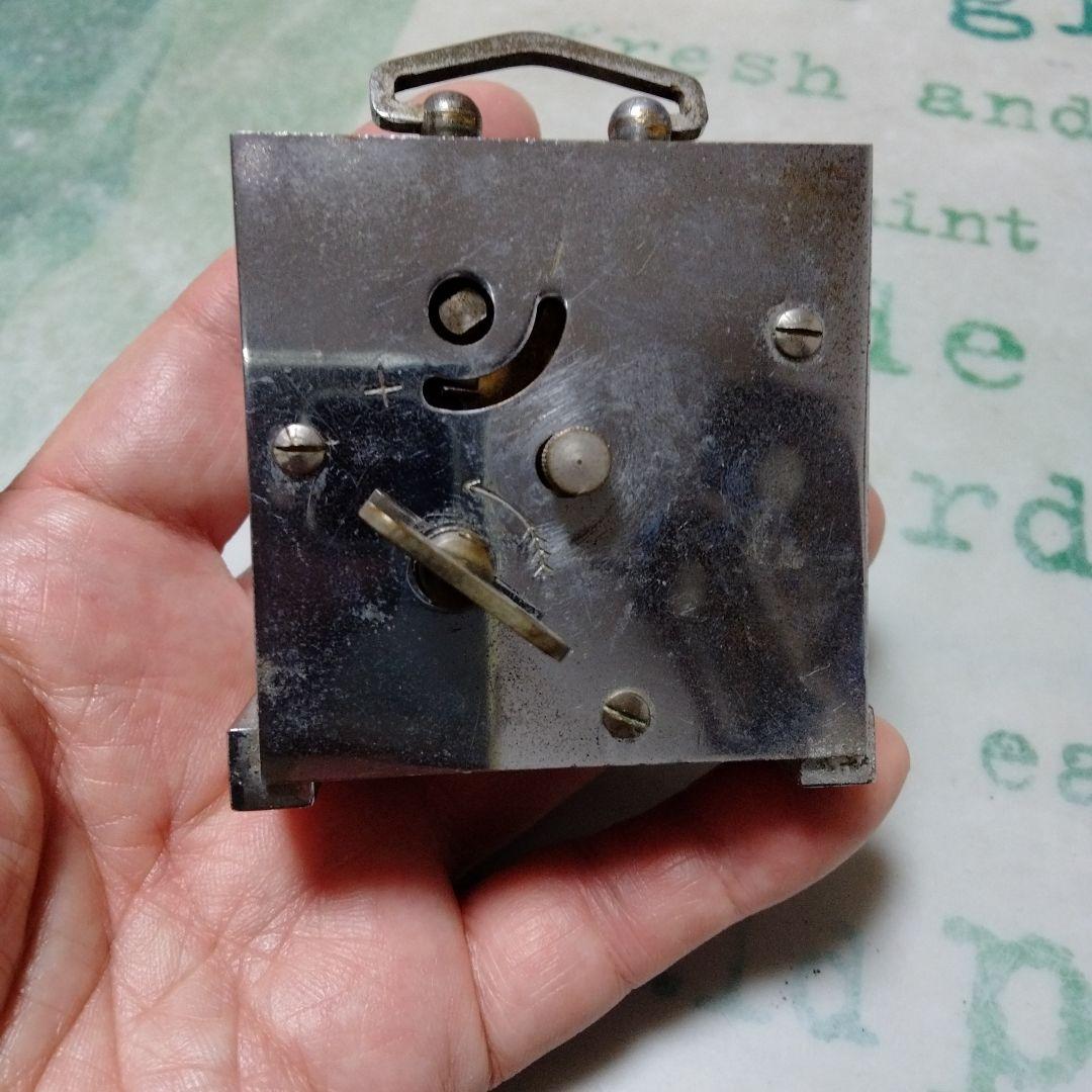 ゼンマイ式デジタル置時計