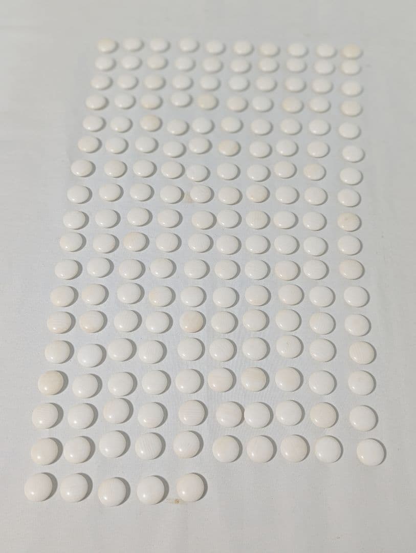 蛤碁石 那智黒 白175 黒179個 厚さ 白8.8mm 黒9mm