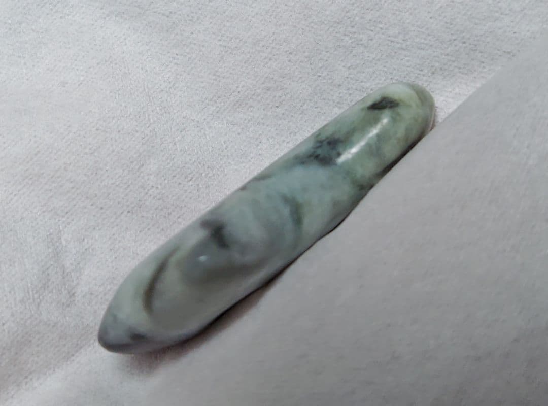 糸魚川　翡翠　黒　緑