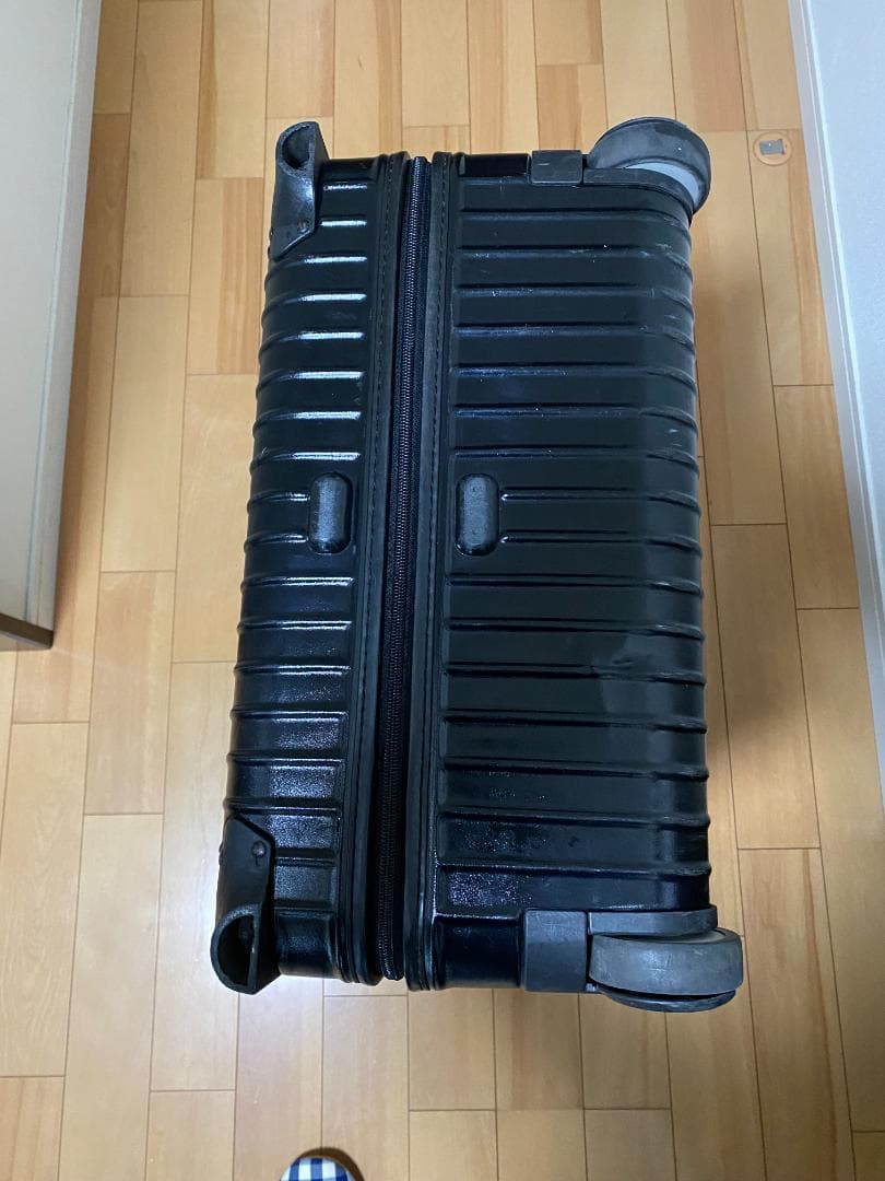 RIMOWA リモワ　サルサ　黒い大型スーツケース