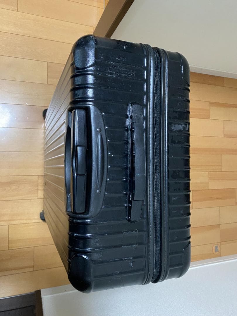 RIMOWA リモワ　サルサ　黒い大型スーツケース