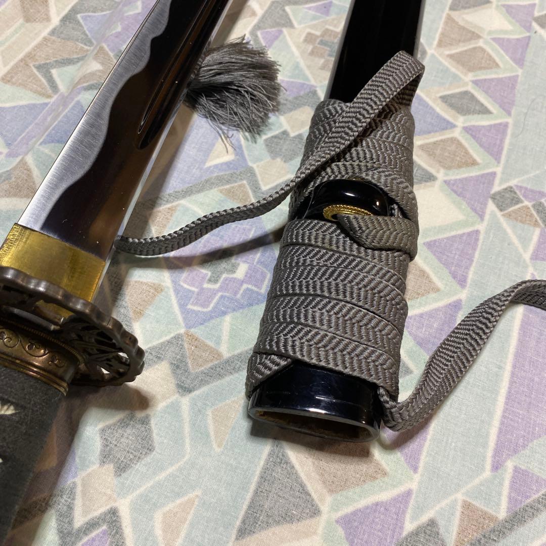 高級居合刀 黒灰色柄 松竹梅透し丸鍔 黒呂鞘