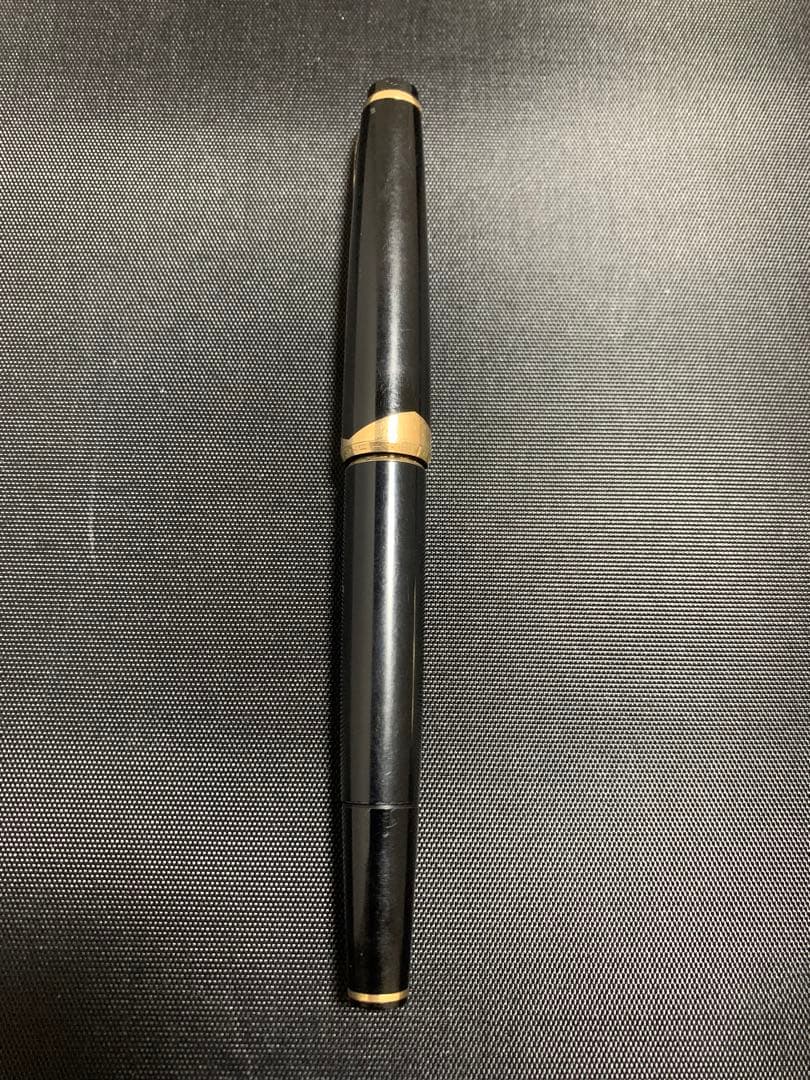 k*n様 Montblanc 万年筆 黒