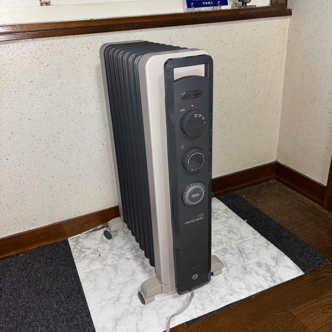 デロンギ　ヴェルティカルドオイルヒーター　RHJ21F0812-GY