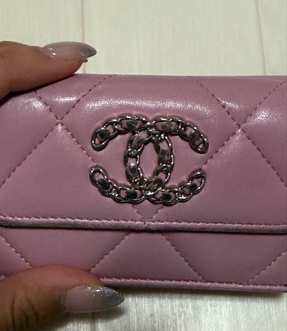 CHANEL 19 三つ折り財布 ピンク　ラムスキン