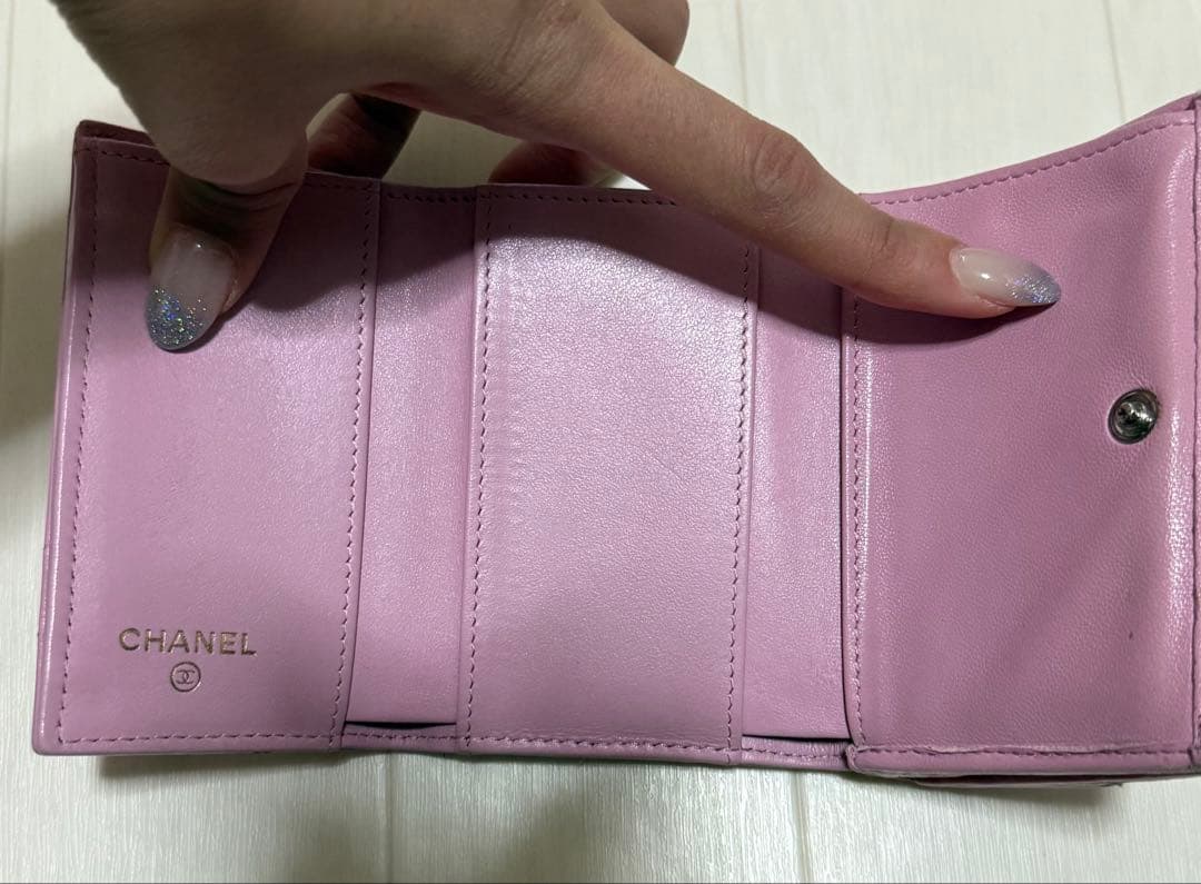 CHANEL 19 三つ折り財布 ピンク　ラムスキン