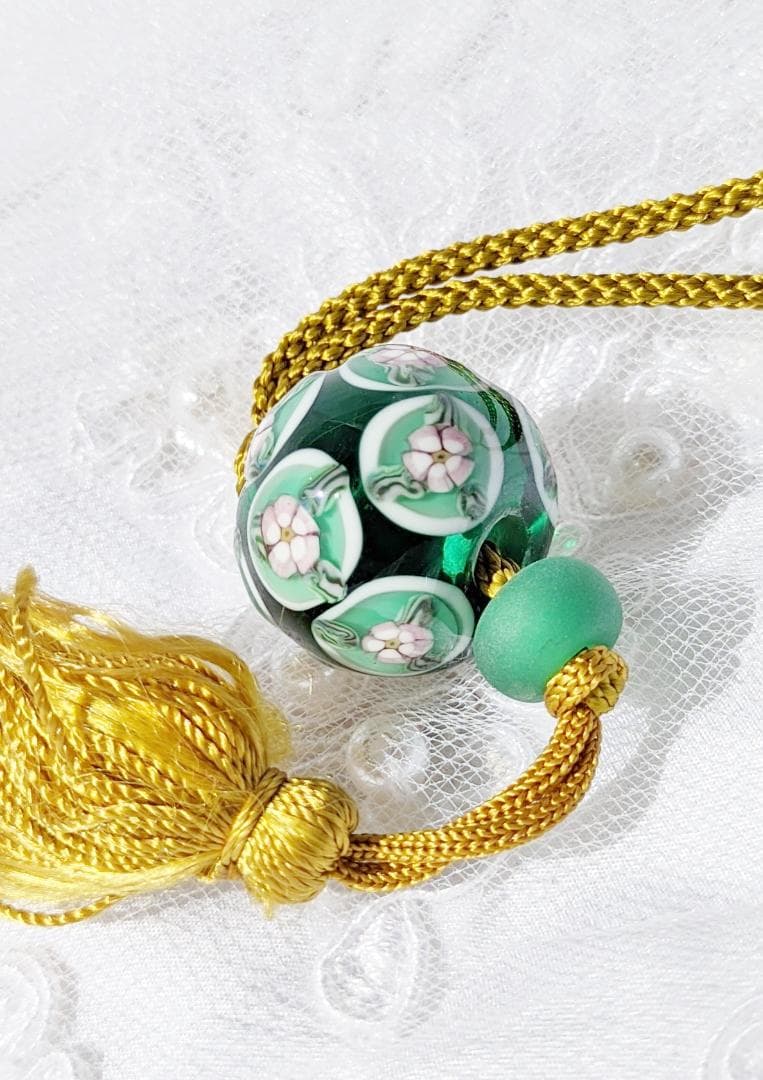 吉田正子トンボ玉（貳拾壹）　「江戸組み紐」ネックレス　ガラス玉に込めた日本画