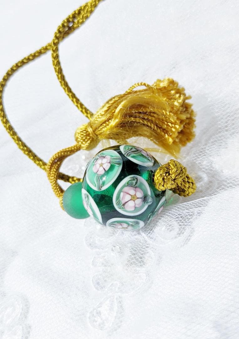 吉田正子トンボ玉（貳拾壹）　「江戸組み紐」ネックレス　ガラス玉に込めた日本画