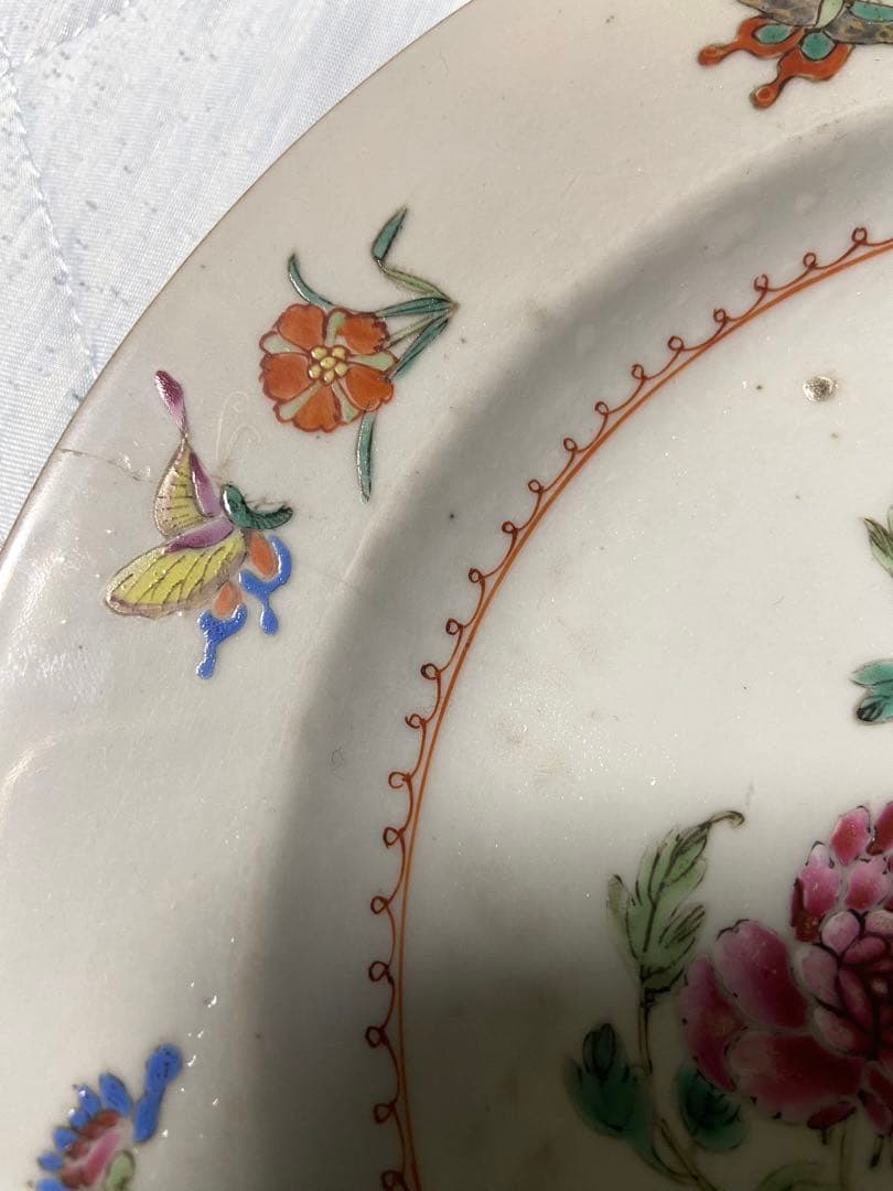 中国古美術品　清の乾隆時代　粉彩草花文皿　本物保証　23cm