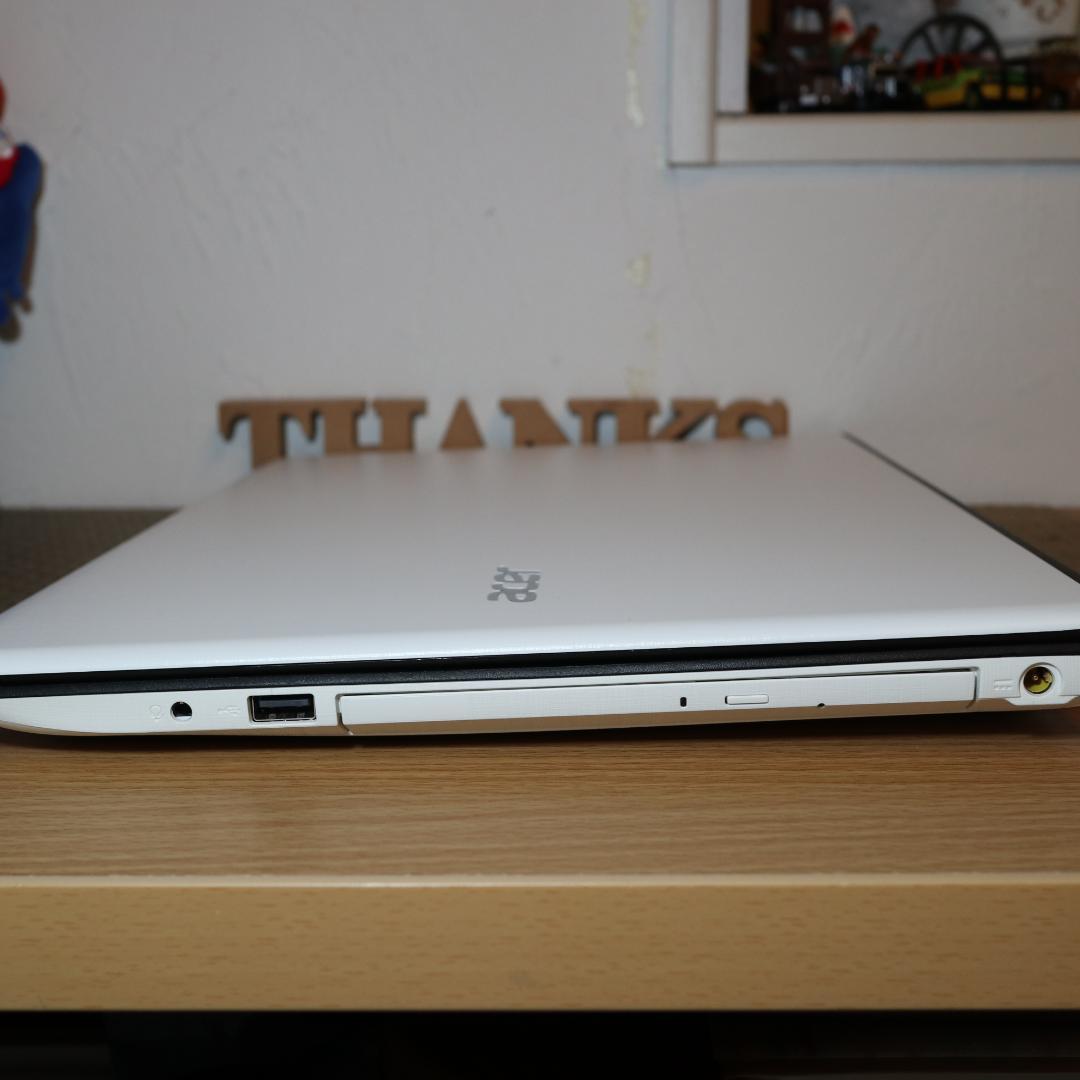 Win11公式対応8世代i7/メ16G/新品SSD/DVD/無線/カメラ/FHD