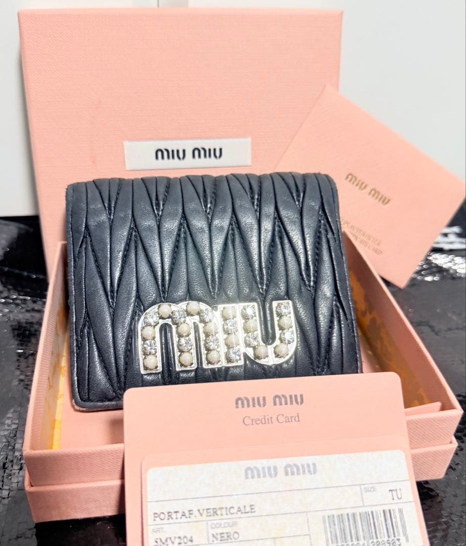 【正規品】MIU MIU(ミュウミュウ) パールロゴ 三つ折り財布 ブラック