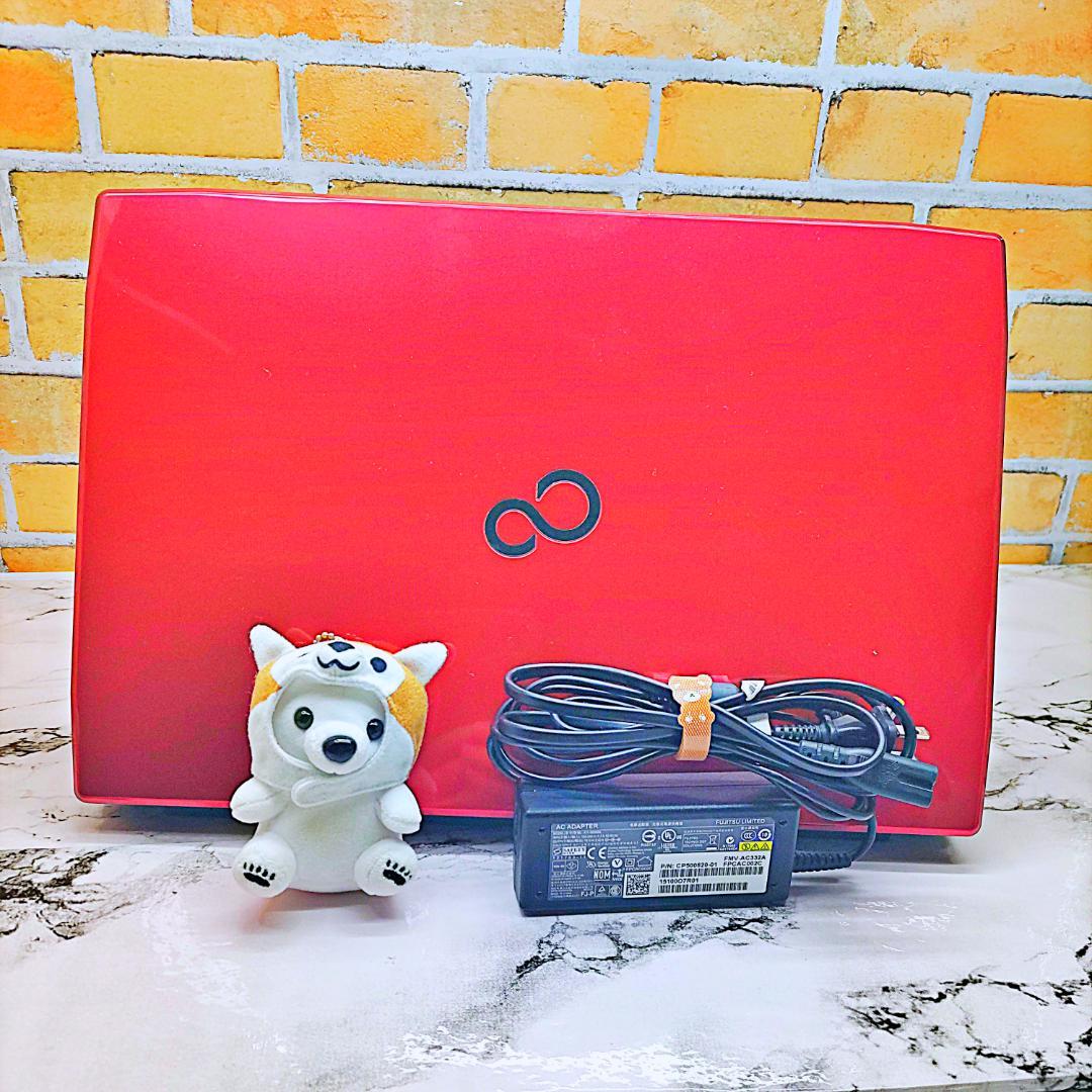 お手頃価格ノートパソコン❤️爆速SSD☘️Blu-ray・メモリ８G❣️i3搭載