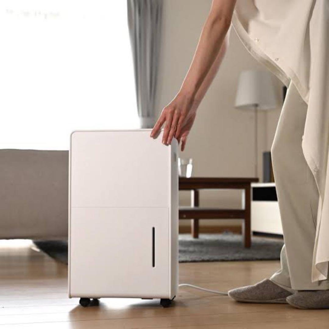 新品未使用箱不良　山善　衣類乾燥除湿機水タンク4．5L YDC－H601（W）