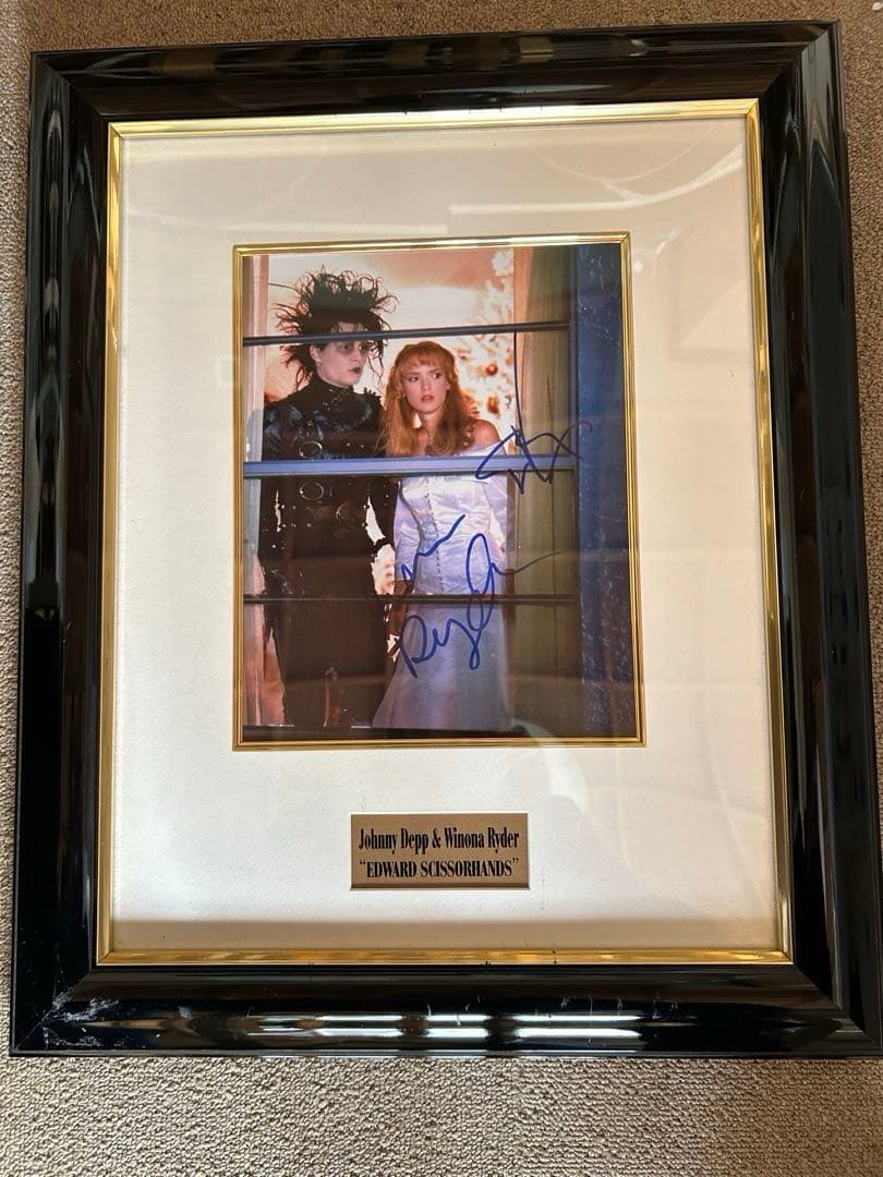 ジョニー・デップ(シーザー・ハンズ)直筆サイン入りフォトオートグラフ